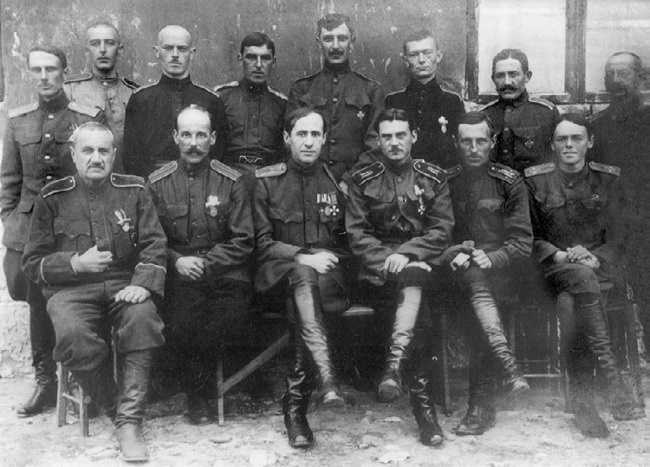 Россия в огне Гражданской войны: подлинная история самой страшной братоубийственной войны Россия в огне Гражданской войны: подлинная история самой страшной братоубийственной войны