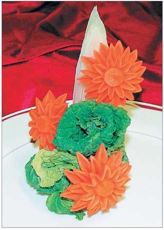 Как украсить праздничный стол Как украсить праздничный стол