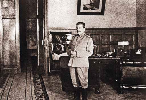 Полководцы Великой Отечественной. Книга 1. Иосиф Сталин, Сидор Ковпак, Иван Панфилов, Федор Толбухин, Александр Василевский Полководцы Великой Отечественной. Книга 1. Иосиф Сталин, Сидор Ковпак, Иван Панфилов, Федор Толбухин, Александр Василевский