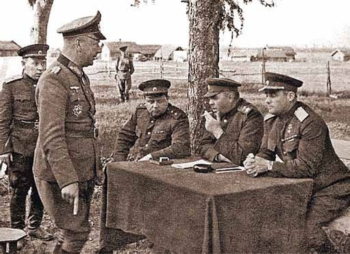 Полководцы Великой Отечественной. Книга 1. Иосиф Сталин, Сидор Ковпак, Иван Панфилов, Федор Толбухин, Александр Василевский Полководцы Великой Отечественной. Книга 1. Иосиф Сталин, Сидор Ковпак, Иван Панфилов, Федор Толбухин, Александр Василевский