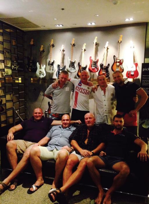 Путь русского гангстера. Легенды лихих 90-х Путь русского гангстера. Легенды лихих 90-х