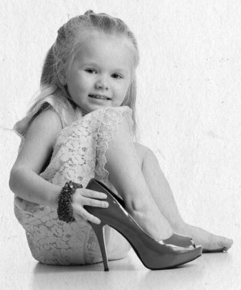 Девочка. Девушка. Женщина Девочка. Девушка. Женщина