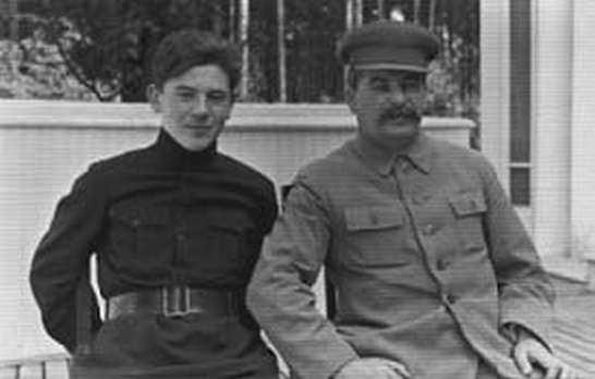 Победоносец Сталин. Генералиссимус в Великой Отечественной войне Победоносец Сталин. Генералиссимус в Великой Отечественной войне