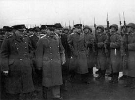 Победоносец Сталин. Генералиссимус в Великой Отечественной войне Победоносец Сталин. Генералиссимус в Великой Отечественной войне