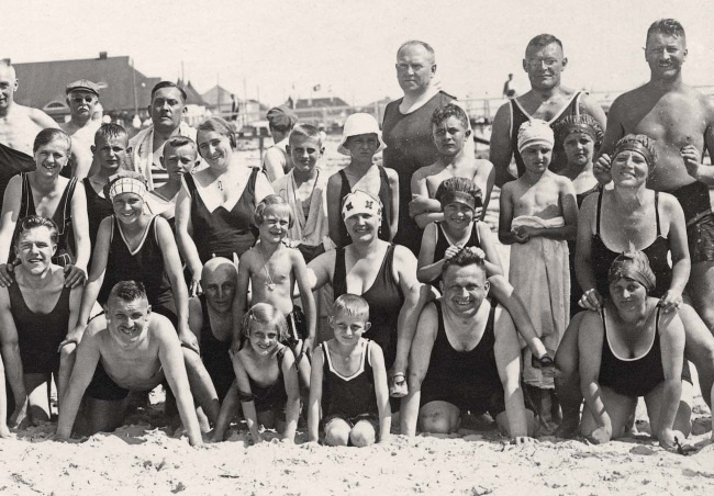 Молодые и красивые. Мода двадцатых годов Молодые и красивые. Мода двадцатых годов