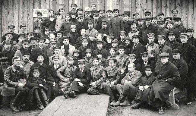 Молодые и красивые. Мода двадцатых годов Молодые и красивые. Мода двадцатых годов