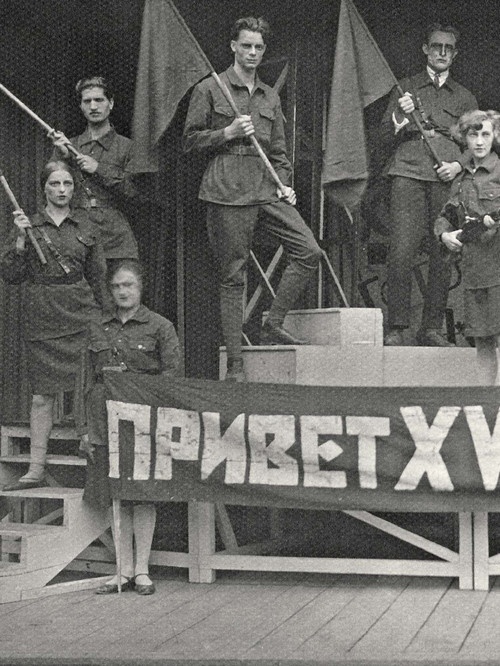 Молодые и красивые. Мода двадцатых годов Молодые и красивые. Мода двадцатых годов
