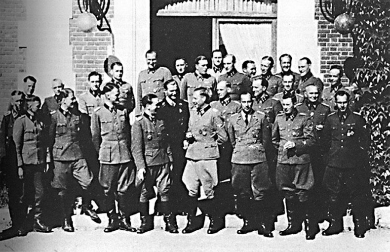 12-я танковая дивизия СС «Гитлерюгенд» 12-я танковая дивизия СС «Гитлерюгенд»