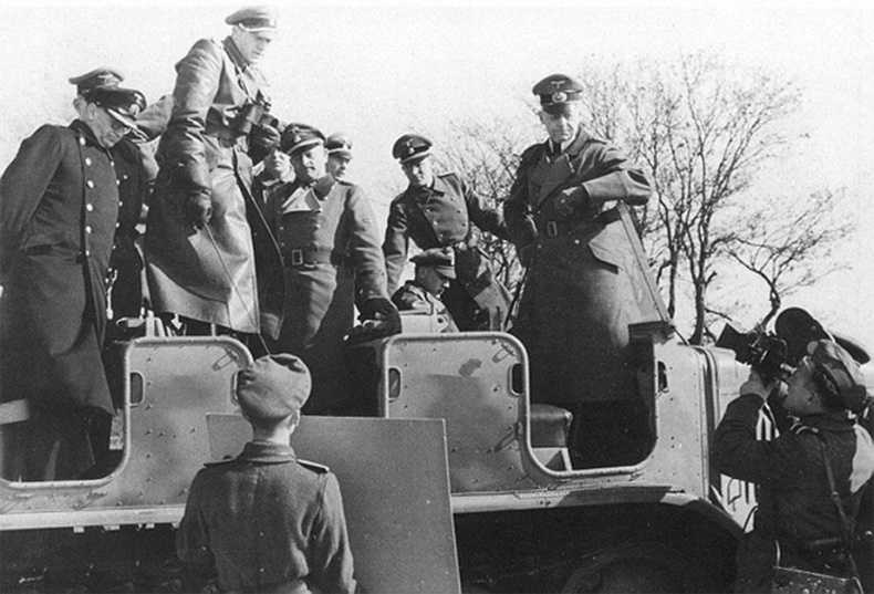 12-я танковая дивизия СС «Гитлерюгенд» 12-я танковая дивизия СС «Гитлерюгенд»