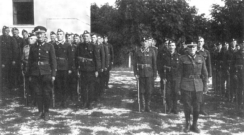 Изгнанная армия. Полвека военной эмиграции. 1920-1970 гг. Изгнанная армия. Полвека военной эмиграции. 1920-1970 гг.