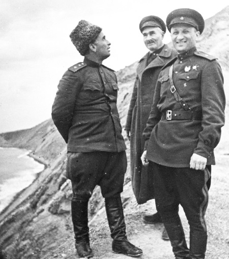 На трудных дорогах войны. В борьбе за Севастополь и Кавказ На трудных дорогах войны. В борьбе за Севастополь и Кавказ