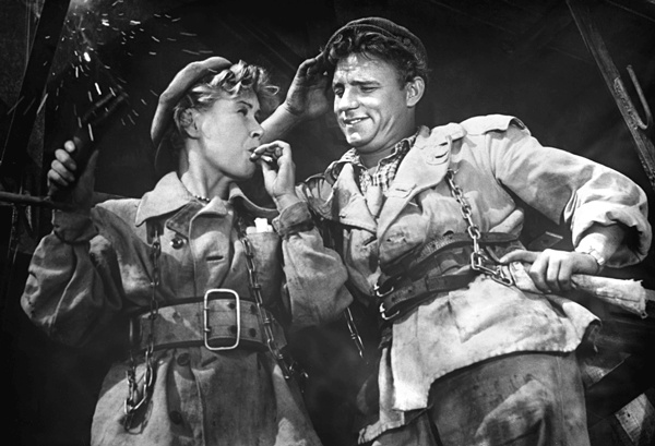 Алла Ларионова и Николай Рыбников. Любовь на Заречной улице Алла Ларионова и Николай Рыбников. Любовь на Заречной улице