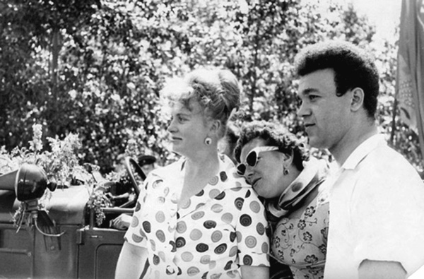 Алла Ларионова и Николай Рыбников. Любовь на Заречной улице Алла Ларионова и Николай Рыбников. Любовь на Заречной улице