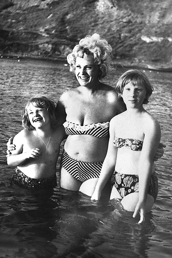 Алла Ларионова и Николай Рыбников. Любовь на Заречной улице Алла Ларионова и Николай Рыбников. Любовь на Заречной улице