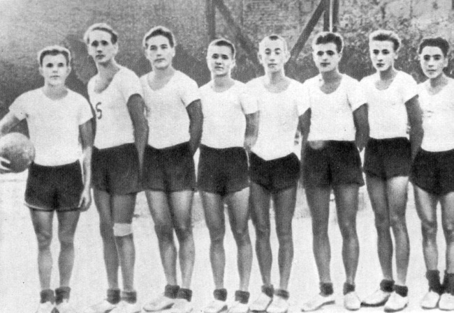 Юрий Гагарин. Человек-легенда Юрий Гагарин. Человек-легенда