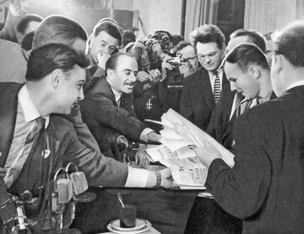 Юрий Гагарин. Человек-легенда Юрий Гагарин. Человек-легенда