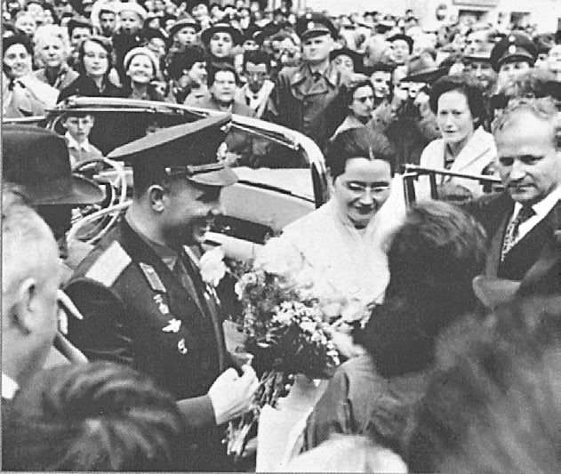 Юрий Гагарин. Человек-легенда Юрий Гагарин. Человек-легенда