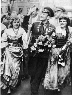 Юрий Гагарин. Человек-легенда Юрий Гагарин. Человек-легенда