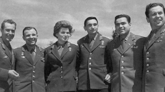 Юрий Гагарин. Человек-легенда Юрий Гагарин. Человек-легенда