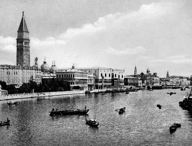 Пальто с хлястиком Пальто с хлястиком