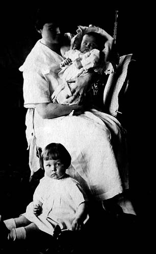 По краю бездны. Хроника семейного путешествия по военной России По краю бездны. Хроника семейного путешествия по военной России