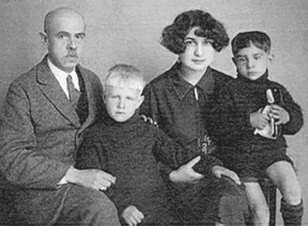 Крах Белой мечты в Синьцзяне. Воспоминания сотника В. Н. Ефремова с предисловием и комментариями и книга В. А. Гольцева Крах Белой мечты в Синьцзяне. Воспоминания сотника В. Н. Ефремова с предисловием и комментариями и книга В. А. Гольцева