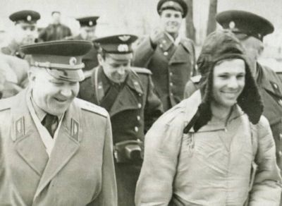 Юрий Гагарин Юрий Гагарин