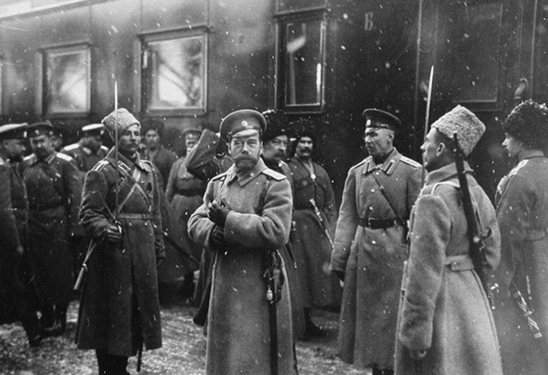 Отречение. Император Николай II и Февральская революция Отречение. Император Николай II и Февральская революция