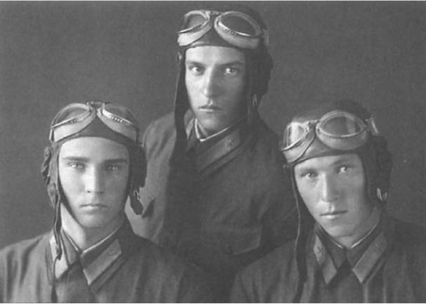 Записки летчицы У-2. Женщины-авиаторы в годы Великой Отечественной войны. 1942-1945 Записки летчицы У-2. Женщины-авиаторы в годы Великой Отечественной войны. 1942-1945