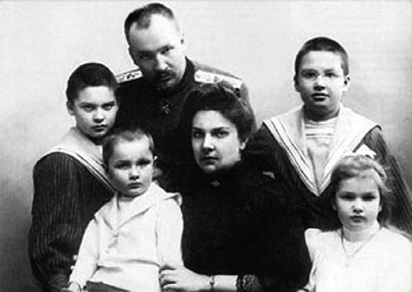Претерпевшие до конца. Судьбы царских слуг, оставшихся верными долгу и присяге Претерпевшие до конца. Судьбы царских слуг, оставшихся верными долгу и присяге