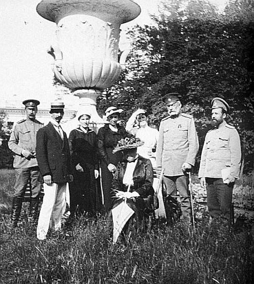 Претерпевшие до конца. Судьбы царских слуг, оставшихся верными долгу и присяге Претерпевшие до конца. Судьбы царских слуг, оставшихся верными долгу и присяге