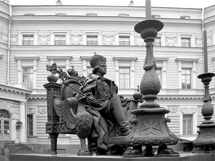 Люди Зимнего дворца. Монаршие особы, их фавориты и слуги Люди Зимнего дворца. Монаршие особы, их фавориты и слуги