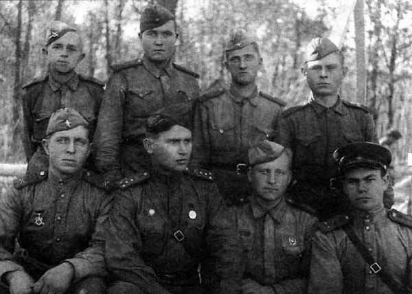 На службе у бога войны. В прицеле черный крест На службе у бога войны. В прицеле черный крест