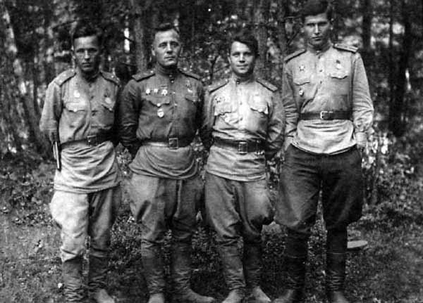 На службе у бога войны. В прицеле черный крест На службе у бога войны. В прицеле черный крест