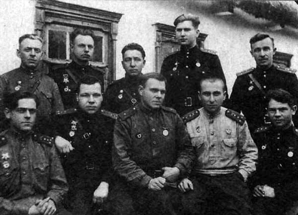 На службе у бога войны. В прицеле черный крест На службе у бога войны. В прицеле черный крест
