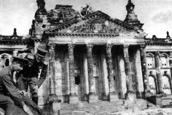 На службе у бога войны. В прицеле черный крест На службе у бога войны. В прицеле черный крест