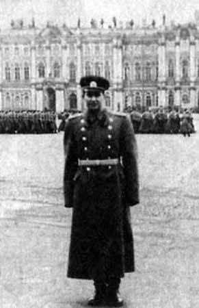 На службе у бога войны. В прицеле черный крест На службе у бога войны. В прицеле черный крест