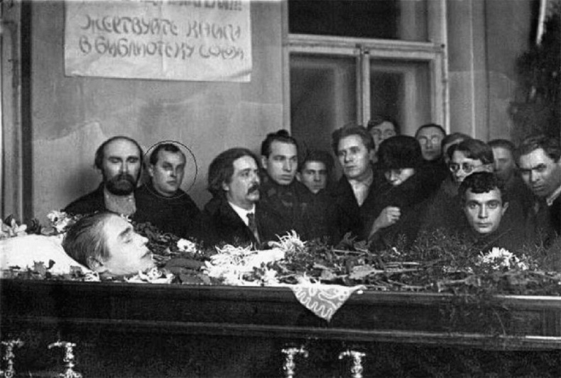 Тайна гибели Сергея Есенина. «Черный человек» из ОГПУ Тайна гибели Сергея Есенина. «Черный человек» из ОГПУ