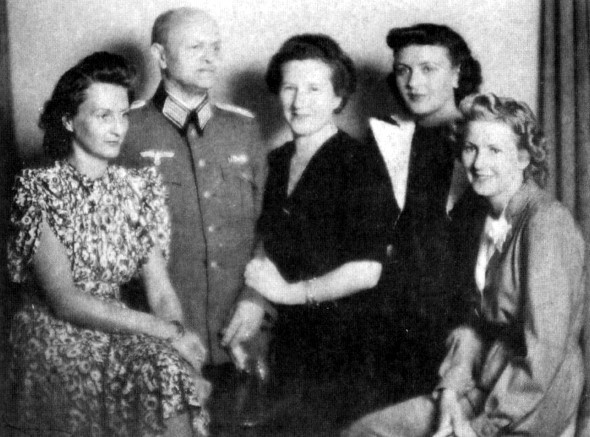 Загубленная жизнь Евы Браун Загубленная жизнь Евы Браун