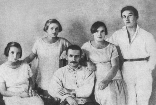 Непохожие поэты. Трагедия и судьбы большевистской эпохи. Анатолий Мариенгоф, Борис Корнилов, Владимир Луговской Непохожие поэты. Трагедия и судьбы большевистской эпохи. Анатолий Мариенгоф, Борис Корнилов, Владимир Луговской