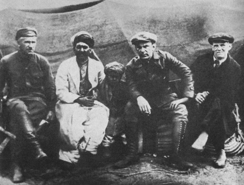 Непохожие поэты. Трагедия и судьбы большевистской эпохи. Анатолий Мариенгоф, Борис Корнилов, Владимир Луговской Непохожие поэты. Трагедия и судьбы большевистской эпохи. Анатолий Мариенгоф, Борис Корнилов, Владимир Луговской