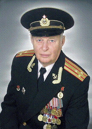 С кортиком и стетоскопом С кортиком и стетоскопом