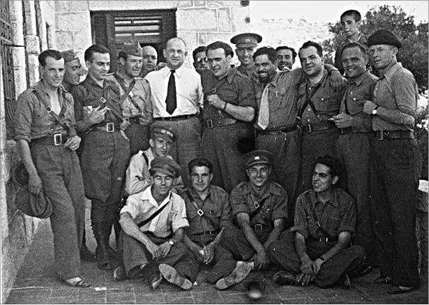 Генерал Родимцев. Прошедший три войны Генерал Родимцев. Прошедший три войны