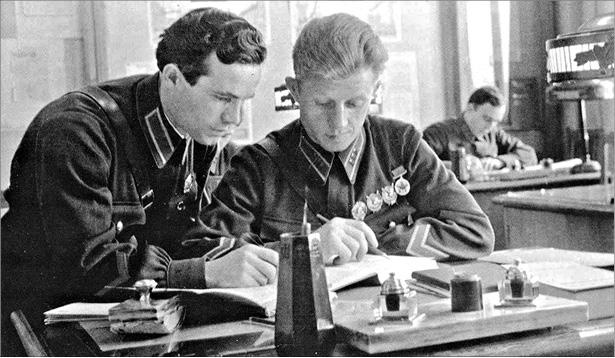 Генерал Родимцев. Прошедший три войны Генерал Родимцев. Прошедший три войны