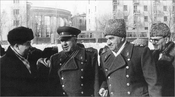 Генерал Родимцев. Прошедший три войны Генерал Родимцев. Прошедший три войны