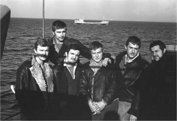 Морские дьяволы. Из жизни водолазов-разведчиков Балтийского флота ВМФ Морские дьяволы. Из жизни водолазов-разведчиков Балтийского флота ВМФ