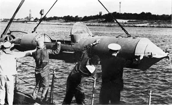 Морские дьяволы. Из жизни водолазов-разведчиков Балтийского флота ВМФ Морские дьяволы. Из жизни водолазов-разведчиков Балтийского флота ВМФ
