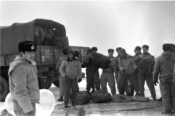 Морские дьяволы. Из жизни водолазов-разведчиков Балтийского флота ВМФ Морские дьяволы. Из жизни водолазов-разведчиков Балтийского флота ВМФ