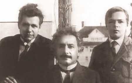 Эйнштейн Эйнштейн