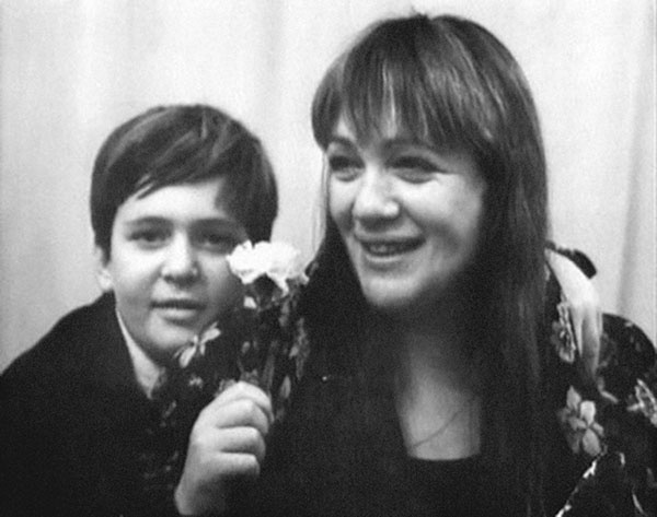 Галина Волчек. В зеркале нелепом и трагическом Галина Волчек. В зеркале нелепом и трагическом